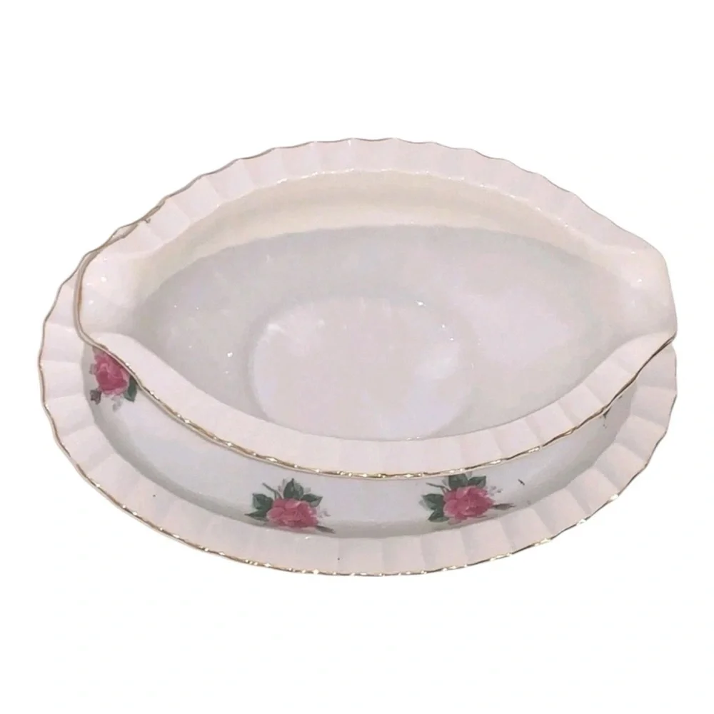 Bond Ware Hand Painted Gravy Boat W/Attached Underplate-Roses W/Gold Trim -Japan